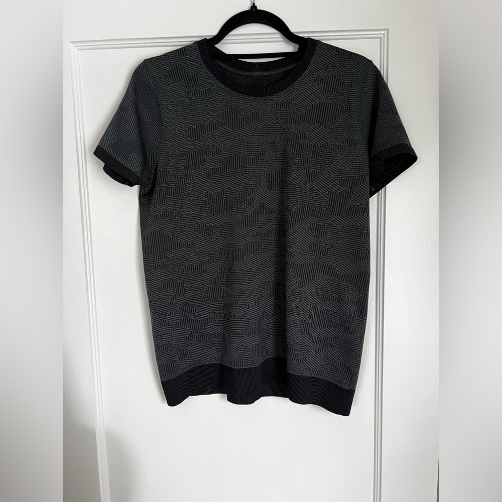 Lululemon short sleeve top